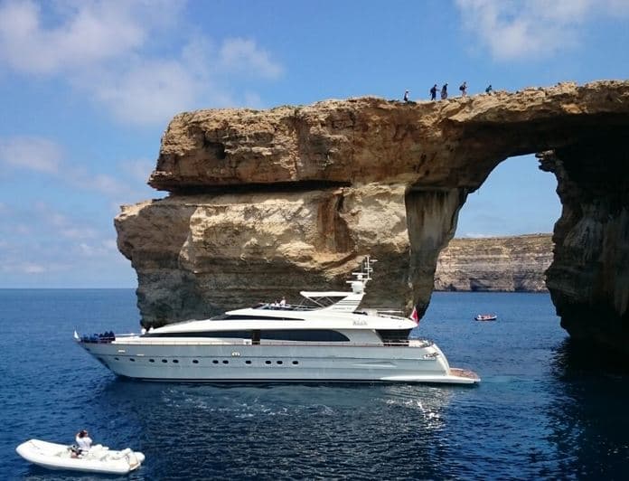 L'AYAZULA yacht — 34.5m Canados motor yacht