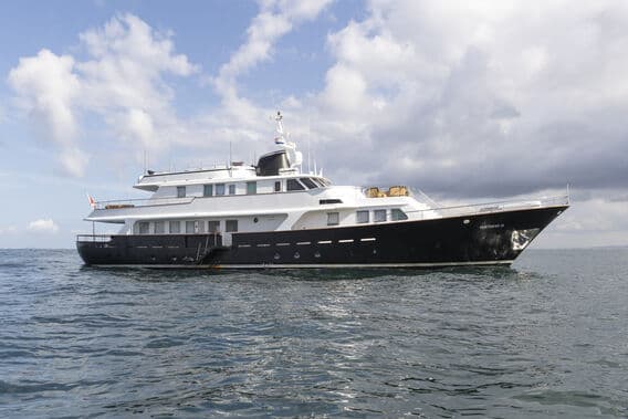 SOUNION II yacht — 31.62m Benetti motor yacht
