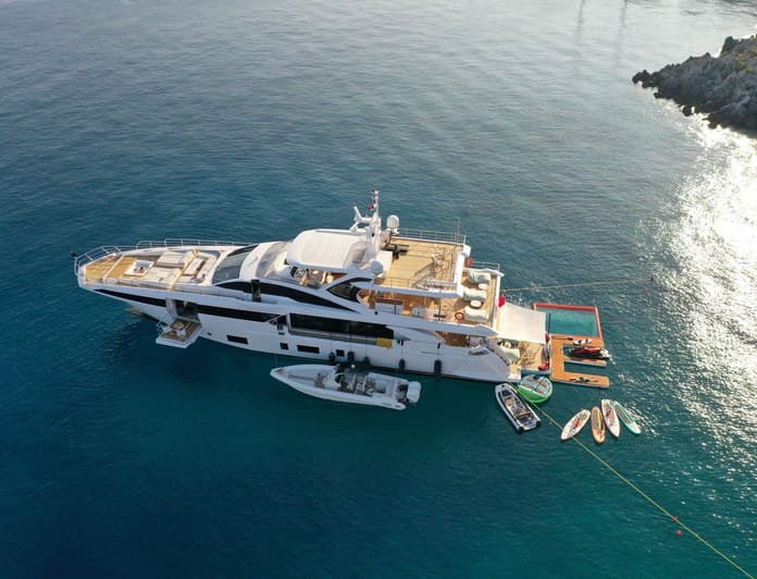 LOVE T yacht