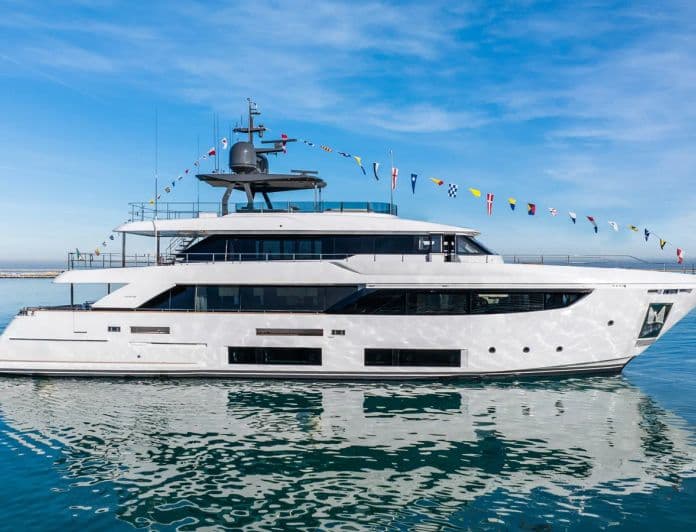 UPSTREAM yacht — 33m Custom Line motor yacht