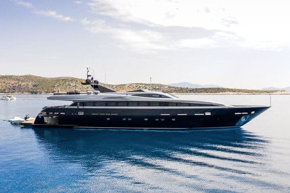 MADO yacht — 39.25m Horizon (Admiral Yachts) motor yacht