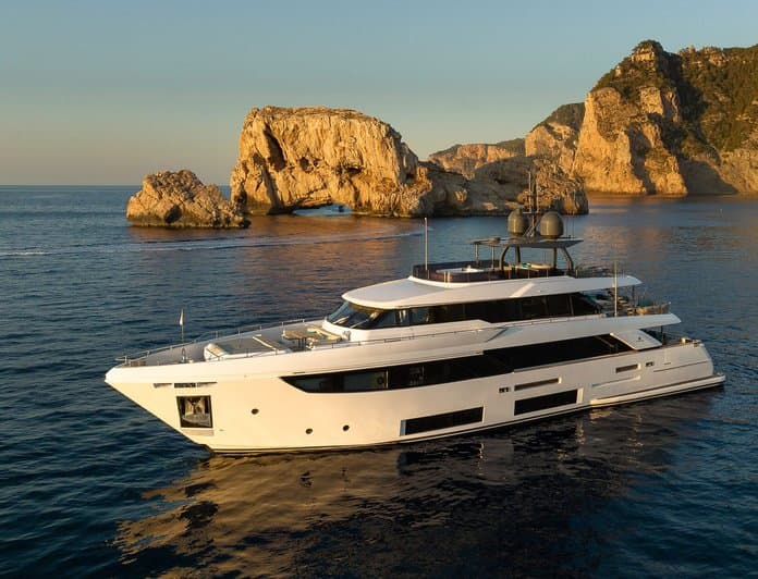 ACQUA yacht — 33m Custom Line motor yacht