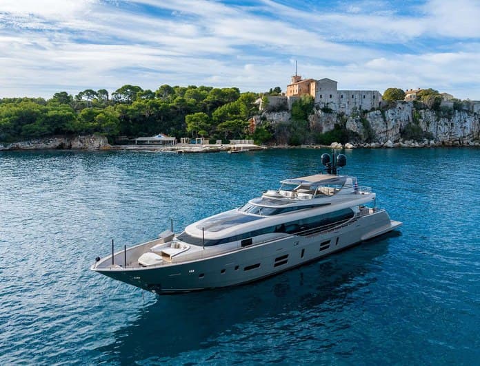 THE PALM yacht — 36.95m Canados motor yacht