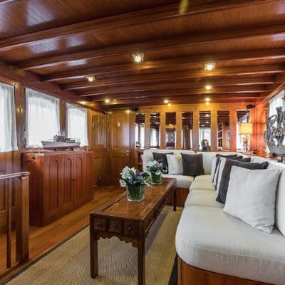 OVER THE RAINBOW OF LONDON yacht — Over the Rainbow of London Yacht 12