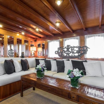 OVER THE RAINBOW OF LONDON yacht — Over the Rainbow of London Yacht 13