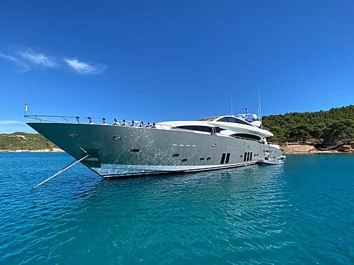 DRAGON yacht