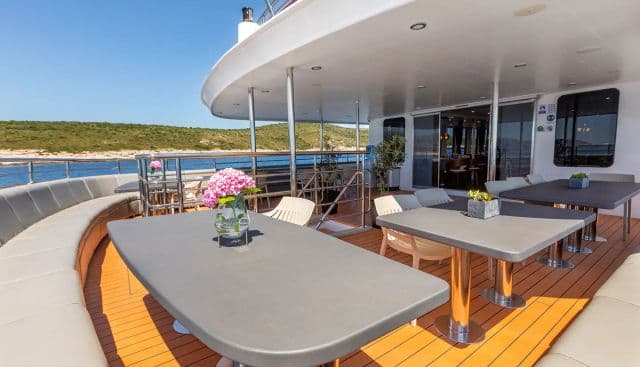 YOLO yacht — Yolo Yacht 4